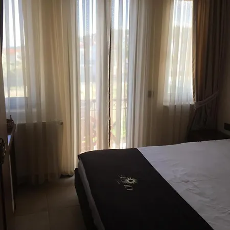 Pensión Suinn Cunda Ayvalı