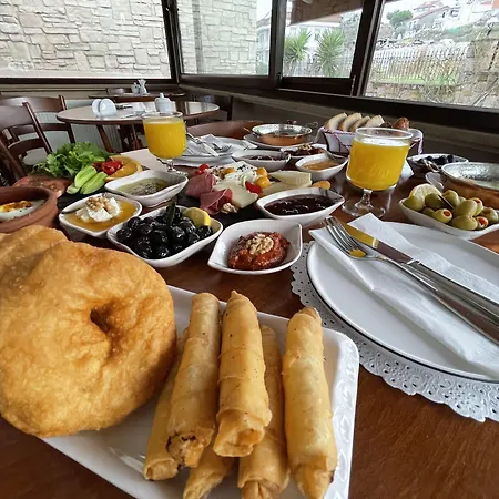 Pensión Suinn Cunda Ayvalı